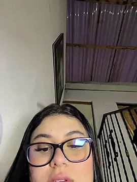 alissonfernandez  online show from May 10, 2026, 10:31 am