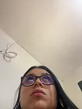 alissonfernandez  online show from May 22, 2026, 4:23 pm