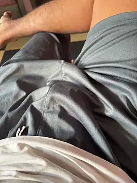 Snapshot of Desiboy___21 chatting on December 15, 2024, 3:24 am Desiboy 21 online show from December 15, 2024, 3:24 am