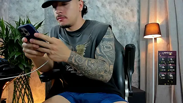 Snapshot of boyc022_ chatting on December 14, 2025, 12:54 pm boyc022 online show from December 14, 2025, 12:54 pm