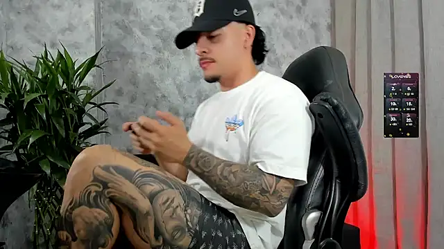 boyc022  online show from December 23, 2025, 12:41 am