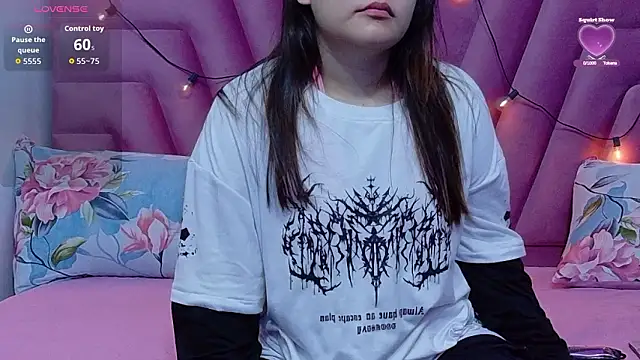 hornybarelylegalgirl online show from February 26, 2026, 12:15 pm