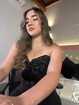 Snapshot of AniiRose chatting on November 5, 2025, 12:43 am AniiRose online show from November 5, 2025, 12:43 am