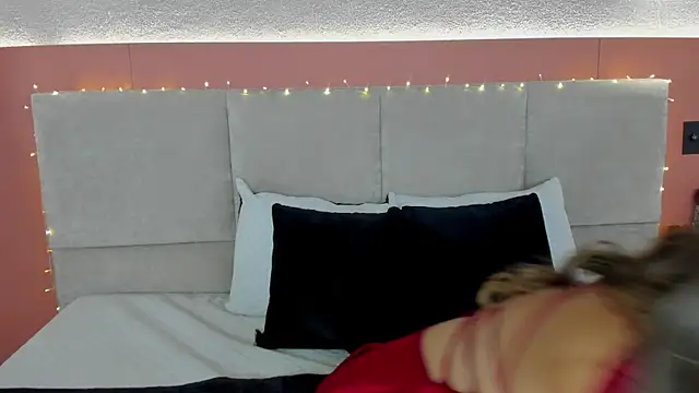 Snapshot of AniiRose chatting on December 5, 2025, 1:25 am AniiRose online show from December 5, 2025, 1:25 am