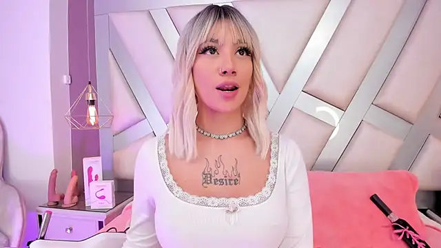 Snapshot of MadissonRey chatting on December 21, 2025, 2:13 pm MadissonRey online show from December 21, 2025, 2:13 pm