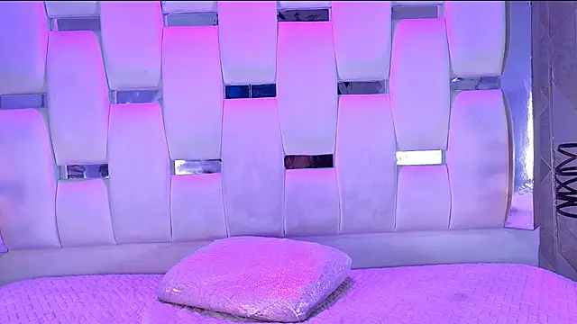 Parismorelli1 online show from December 16, 2025, 12:37 am