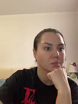 Snapshot of MiraMiss chatting on October 17, 2025, 7:44 am MiraMiss online show from October 17, 2025, 7:44 am