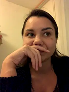 MiraMiss online show from November 5, 2025, 9:15 pm