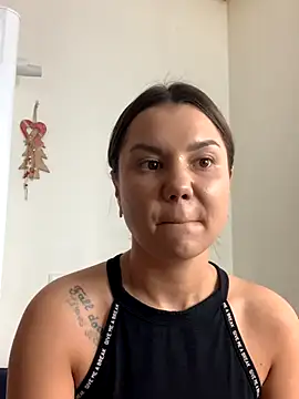 MiraMiss online show from November 7, 2025, 8:47 am