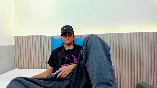 Snapshot of Billy_zander chatting on December 9, 2024, 1:55 pm Billy zander online show from December 9, 2024, 1:55 pm