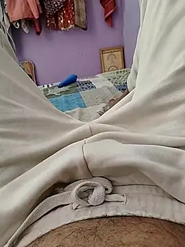 Snapshot of Noname333u chatting on October 14, 2025, 3:29 am Noname333u online show from October 14, 2025, 3:29 am