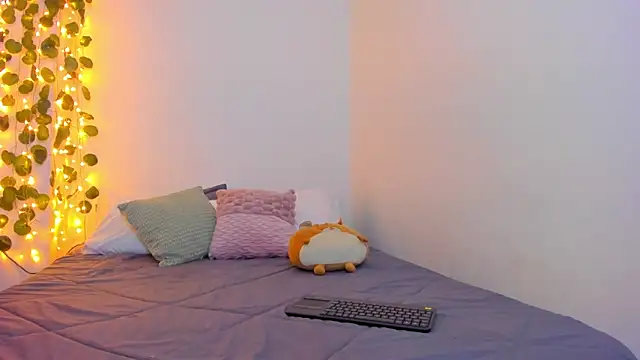 emillyhills online show from January 24, 2025, 11:45 pm