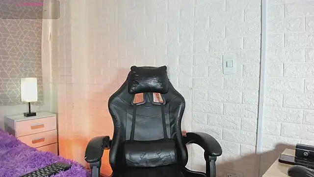 sweet kitty0110 online show from March 13, 2026, 8:37 pm