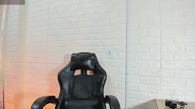 sweet kitty0110 online show from March 14, 2026, 7:52 pm