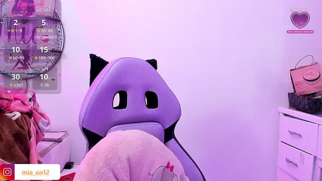 Snapshot of mia_johns_ chatting on November 13, 2025, 5:50 am mia johns online show from November 13, 2025, 5:50 am