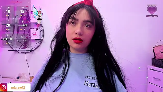 Snapshot of mia_johns_ chatting on November 15, 2025, 6:11 am mia johns online show from November 15, 2025, 6:11 am