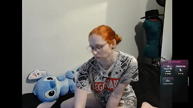 LilyFoxxx online show from April 3, 2026, 5:27 am