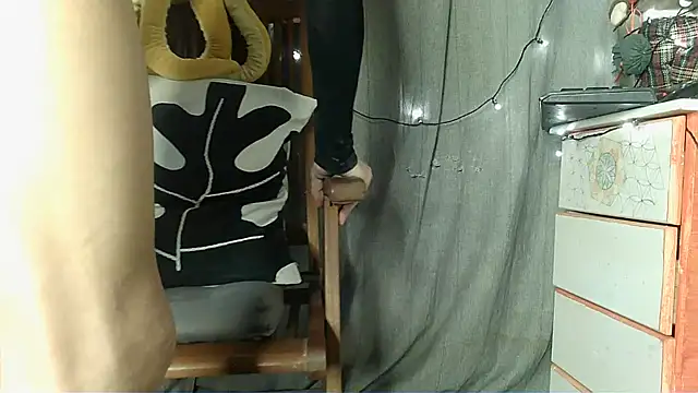 Snapshot of Skinnyshiny_boy chatting on January 19, 2025, 2:59 pm Skinnyshiny boy online show from January 19, 2025, 2:59 pm