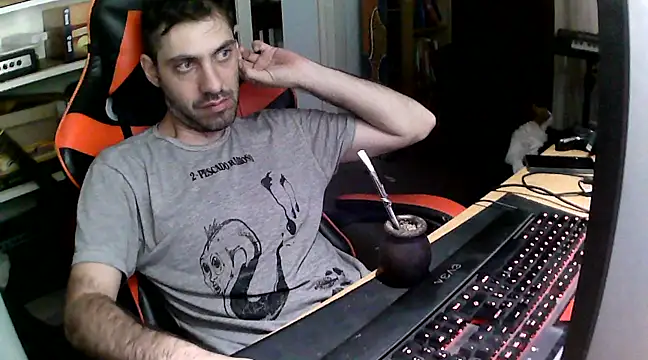 Snapshot of johnwood88 chatting on February 28, 2025, 10:20 am johnwood88 online show from February 28, 2025, 10:20 am