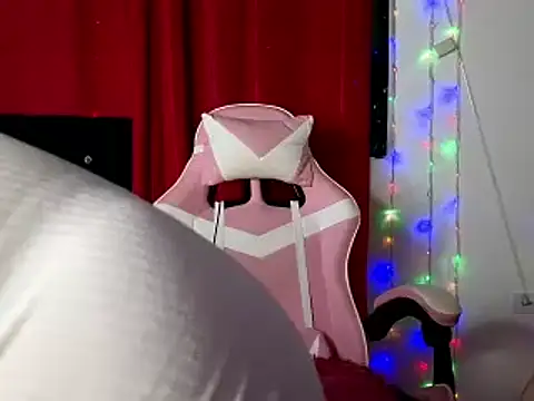 Snapshot of Sweet_xuee18 chatting on January 18, 2025, 12:24 am Sweet xuee18 online show from January 18, 2025, 12:24 am