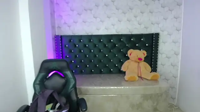 Sofi hot 4m online show from December 4, 2025, 4:16 pm