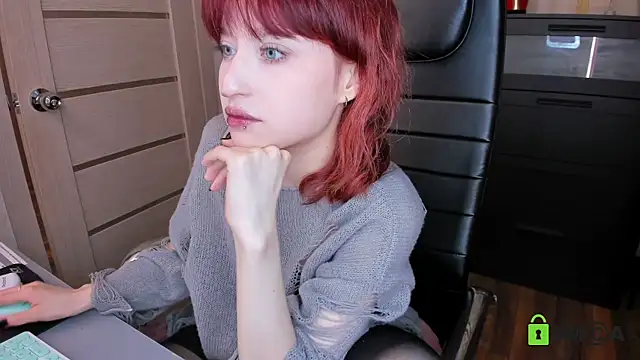 ElizaNik  online show from May 16, 2026, 12:40 am