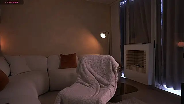 paulacora100 online show from March 16, 2025, 3:17 pm