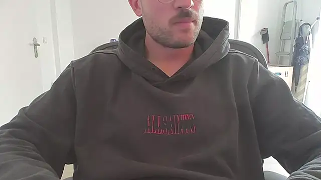 taallguyy 196 online show from October 5, 2025, 8:56 am