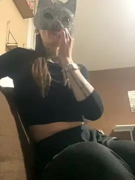 liloucamchaudee online show from November 21, 2025, 8:51 pm