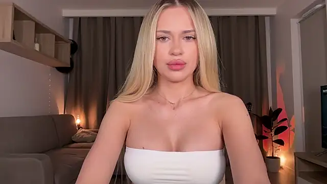 Snapshot of Julia_RL chatting on September 16, 2025, 8:32 pm Julia RL online show from September 16, 2025, 8:32 pm