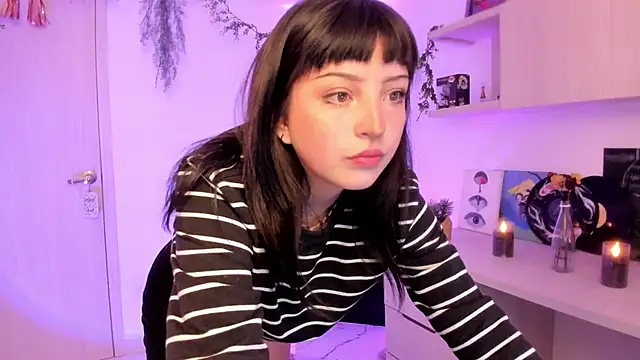 Francesca1  online show from March 21, 2025, 5:54 am