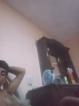 carloshot31 online show from May 14, 2026, 8:43 am