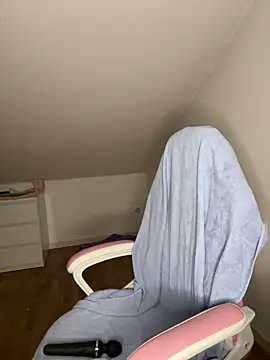 Snapshot of LeMagique- chatting on February 12, 2025, 9:43 pm LeMagique- online show from February 12, 2025, 9:43 pm