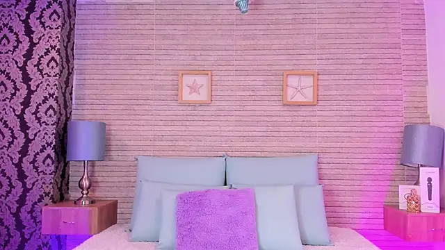 Catalinna Thompson online show from December 24, 2024, 12:00 pm