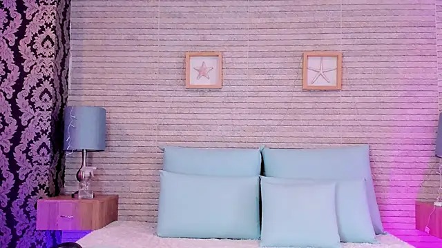 Catalinna Thompson online show from December 29, 2024, 12:01 pm