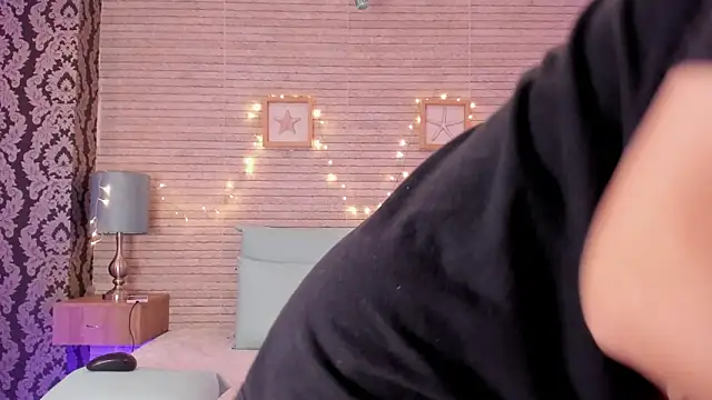 Catalinna Thompson online show from December 29, 2024, 6:05 pm