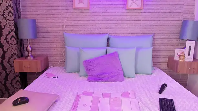 Catalinna Thompson online show from January 9, 2025, 3:44 pm