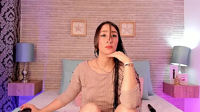 Catalinna Thompson online show from January 15, 2025, 12:04 pm