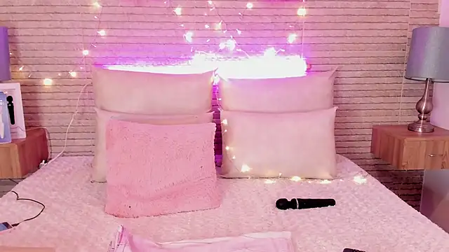 Catalinna Thompson online show from February 8, 2025, 6:12 pm