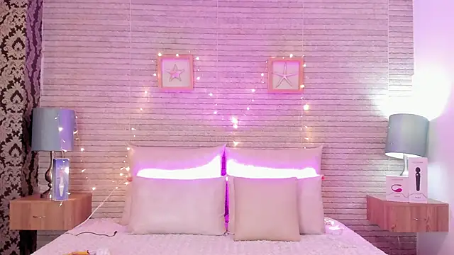 Catalinna Thompson online show from March 1, 2025, 12:01 pm