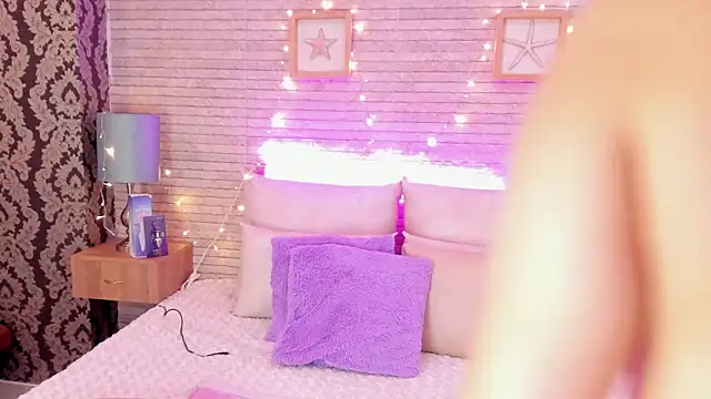 Catalinna Thompson online show from March 4, 2025, 12:01 pm