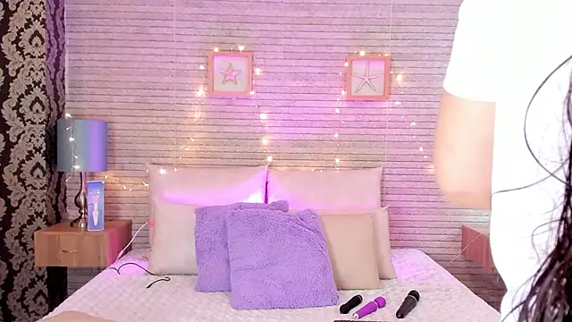 Catalinna Thompson online show from March 13, 2025, 12:02 pm