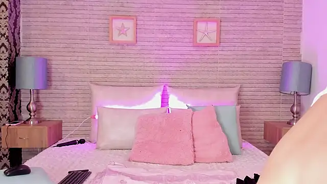 Catalinna Thompson online show from March 18, 2025, 12:03 pm