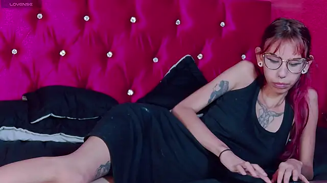 Lunamistyc online show from November 22, 2025, 8:08 pm