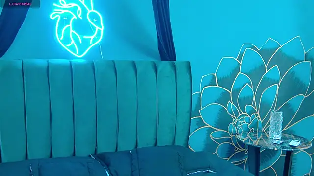 Snapshot of Lunamistyc chatting on December 20, 2025, 8:05 pm Lunamistyc online show from December 20, 2025, 8:05 pm