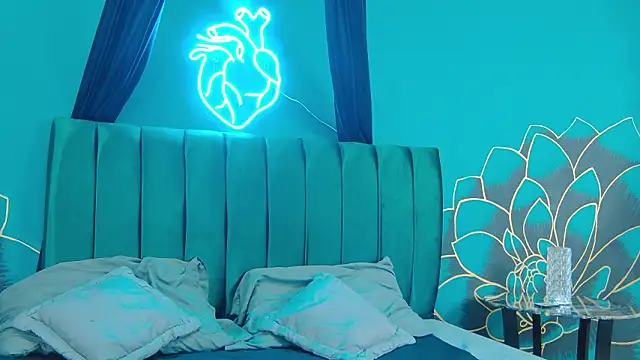 Snapshot of Lunamistyc chatting on February 2, 2026, 8:07 pm Lunamistyc online show from February 2, 2026, 8:07 pm