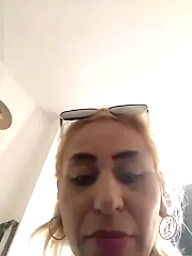 ariana crazzy online show from April 1, 2026, 1:41 pm