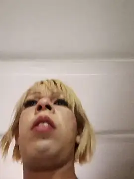 blondebitchlitle online show from March 1, 2025, 10:10 pm