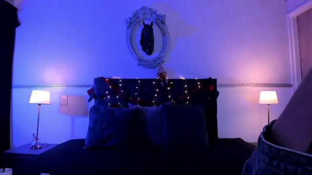 RomeroMoon online show from December 5, 2024, 1:06 pm