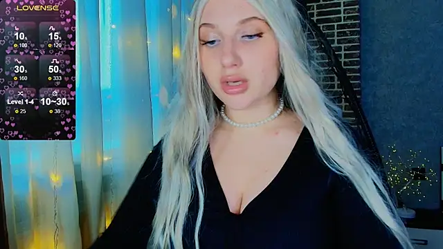 Evacadooo online show from November 12, 2025, 5:08 am